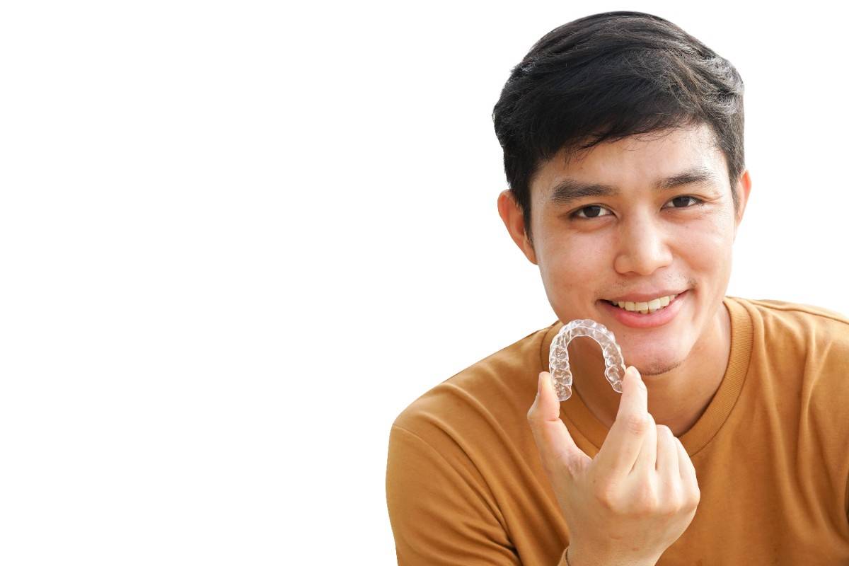 How to Keep Your Invisalign Aligners Clean: Do You Really Need an Ultrasonic Cleaner?